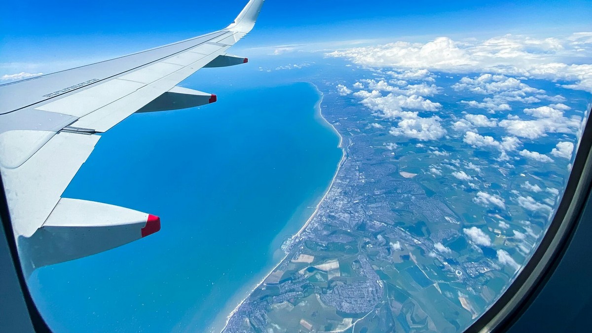 Βρετανία: Χάος σε πτήση με τον θάνατο επιβάτη – «Είχε σπασμούς και σταμάτησε να αναπνέει»