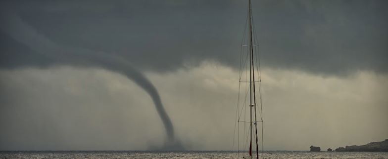 Ρόδος: Εντυπωσιακές εικόνες με υδροστρόβιλο σε θαλάσσια περιοχή του νησιού – Δείτε βίντεο