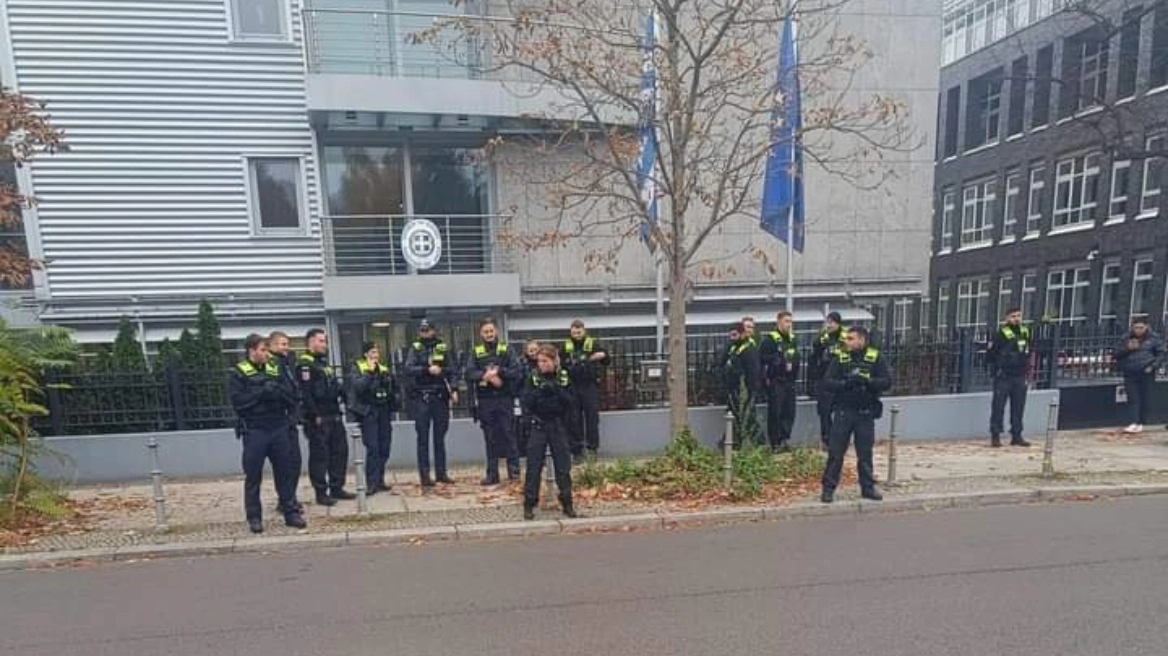 Γερμανία: Κατάληψη στο ελληνικό προξενείο του Βερολίνου – Για στήριξη στους συλληφθέντες των Αμπελοκήπων