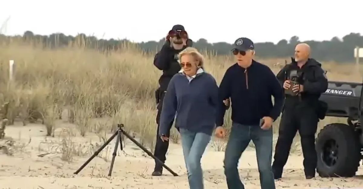 Μπάιντεν: Πήγε βόλτα στην παραλία του Ντέλαγουερ μαζί με την Τζιλ