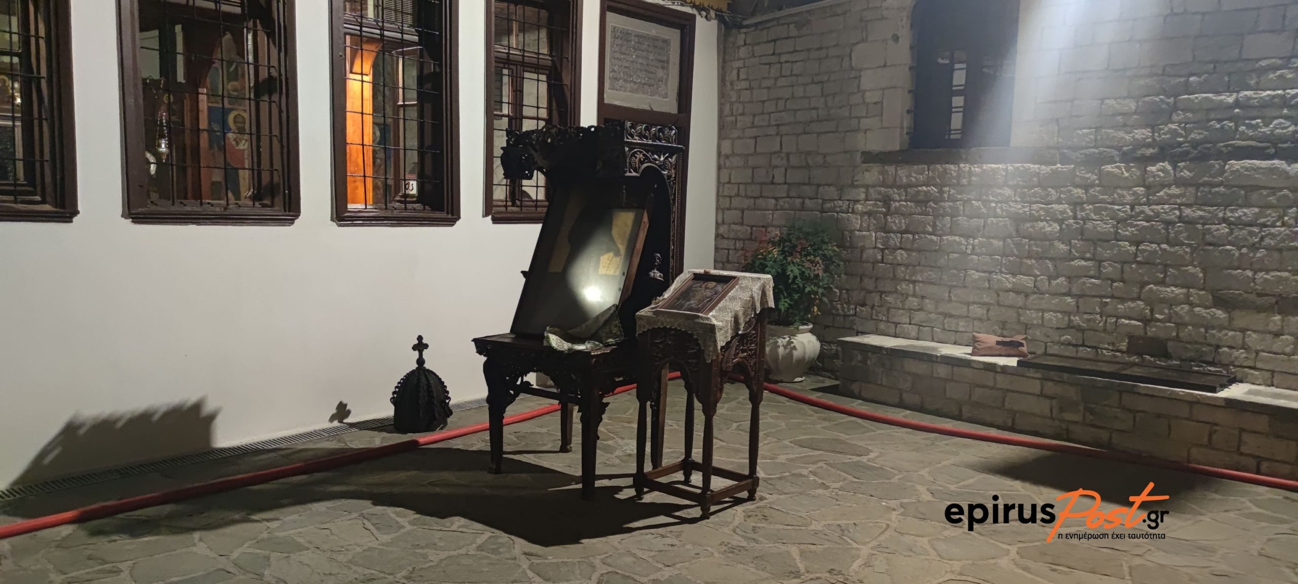 Ιωάννινα: Μεγάλες καταστροφές στον Ιερό Μητροπολιτικό Ναό από τη φωτιά – Έρανος για την αποκατάσταση – ΦΩΤΟ