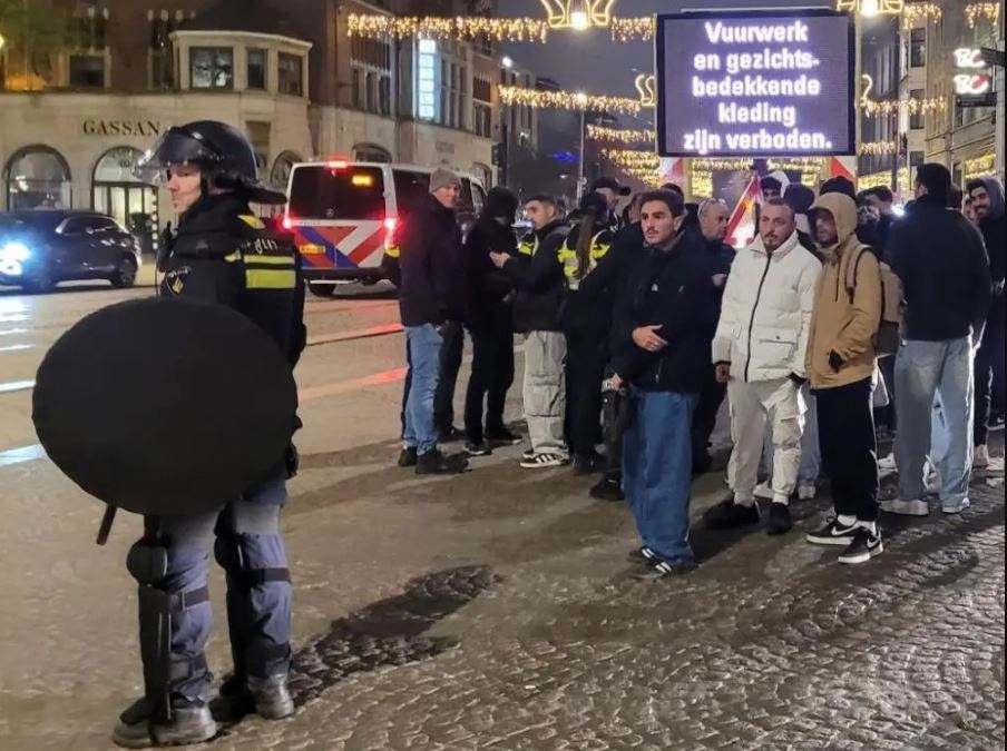 Άμστερνταμ: 10 συλλήψεις για τα επεισόδια σε βάρος οπαδών της Μακάμπι – Έφθασε στο Τελ Αβίβ το πρώτο αεροπλάνο με Ισραηλινούς