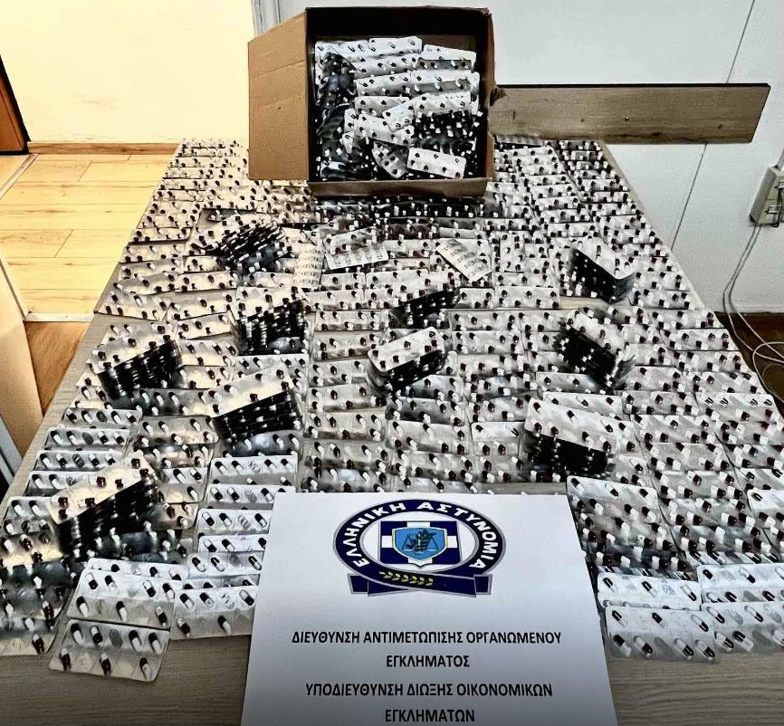 Προμηθευόταν φάρμακα από την Ελλάδα και τα πουλούσε παράνομα στην Γαλλία μέσω courier – Πάνω από 110.000 ευρώ η λεία
