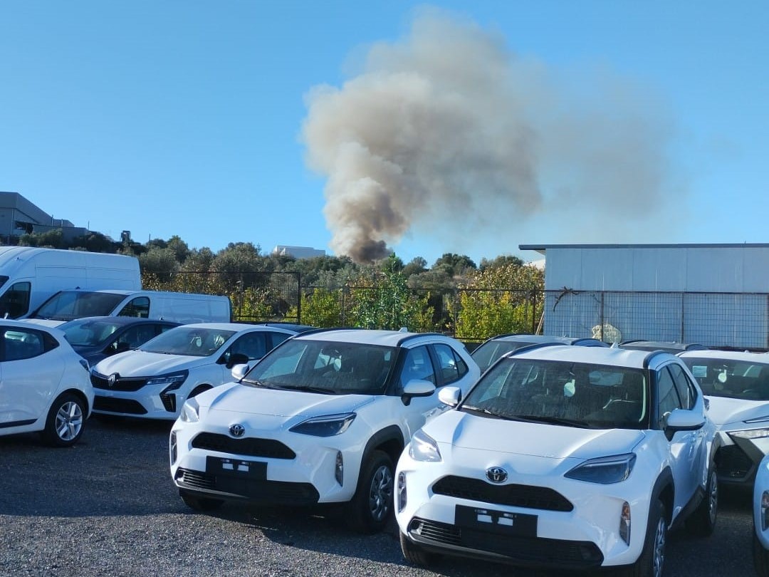 Φωτιά σε χώρο ανακύκλωσης μετάλλων στο Κορωπί – Δύο τραυματίες