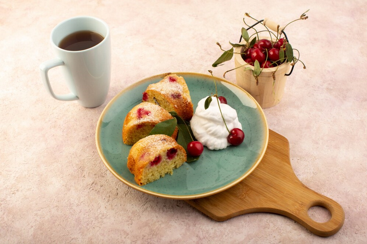 Συνταγή για απολαυστικά μίνι κέικ με κεράσι - Χρειάζονται μόνο 15 λεπτά ψήσιμο