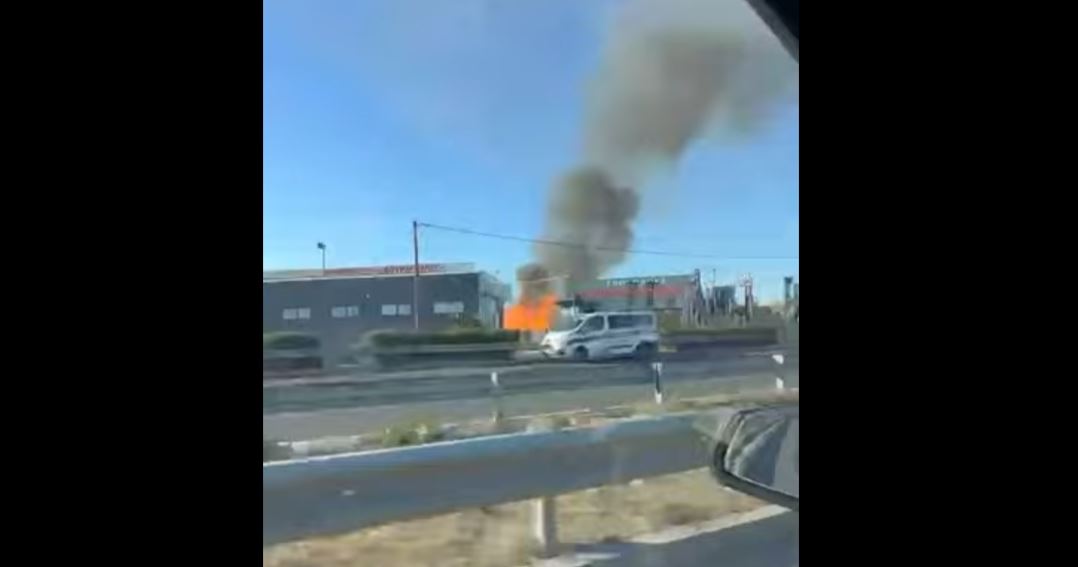 Θεσσαλονίκη: Φωτιά σε υπαίθριο χώρο στα δυτικά – Κινητοποίηση της Πυροσβεστικής – ΒΙΝΤΕΟ 