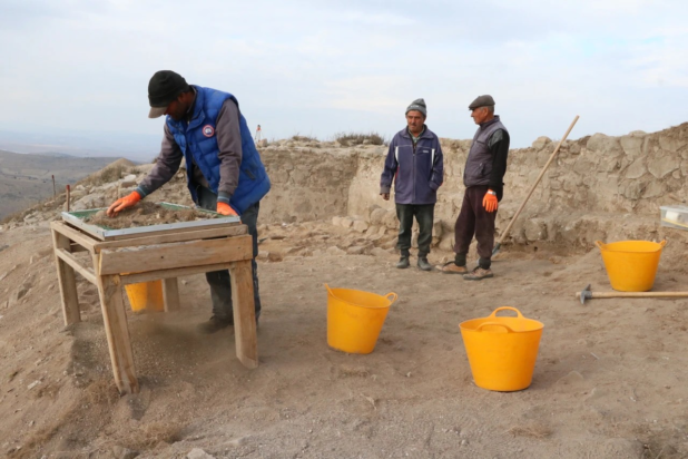 Οι ανασκαφές στο κάστρο.