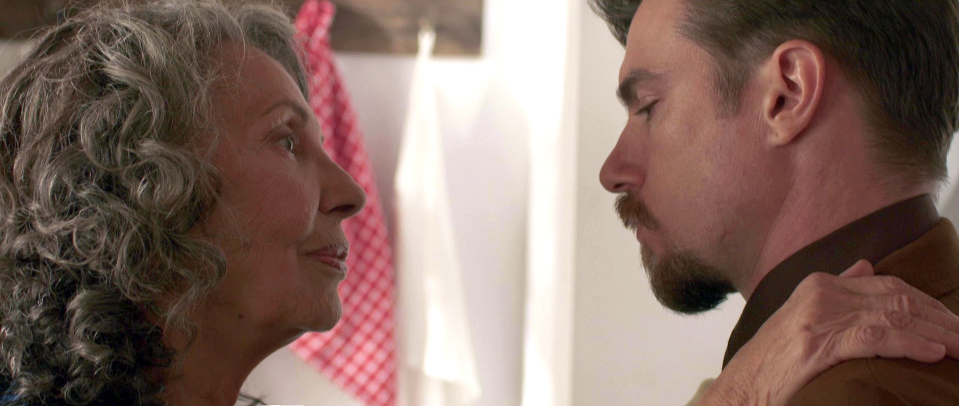 Η παραλία: Ο Δημητρός εξαφανίζεται προκαλώντας πανικό στο χωριό