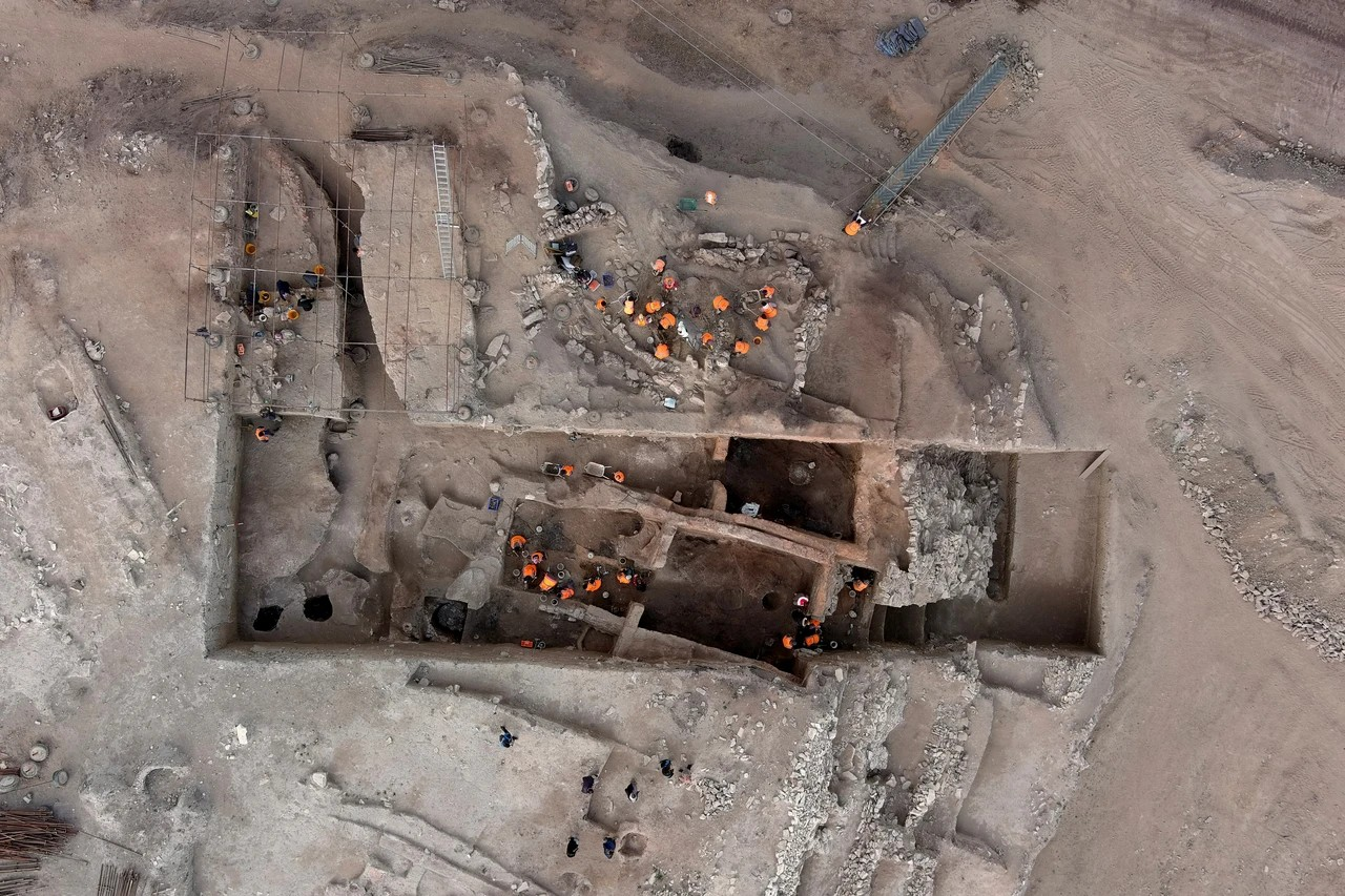 Οι σπόροι ανακαλύφθηκαν σε αποθηκευτικούς χώρους μέσα στις δομές. Η εξαιρετική κατάσταση στην οποία διατηρήθηκαν, αποδίδεται στην ενανθράκωση που υπέστησαν λόγω των αρχαίων φωτιών, η οποία διασφάλισε τη διατήρησή τους για χρόνια. Φωτογραφία: ΑΑ