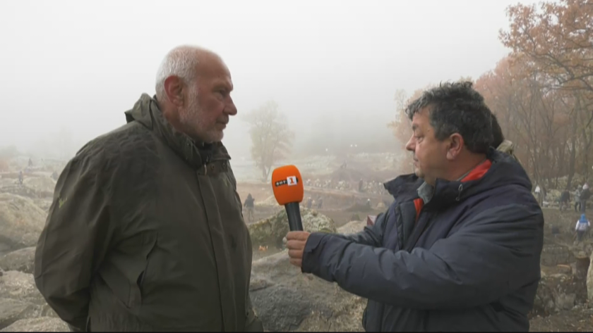 Ο καθηγητής, ο οποίος ηγείται των ανασκαφών στην τοποθεσία για σχεδόν 25 χρόνια, έχει δηλώσει στο BTA ότι αυτοί οι βωμοί αποδεικνύουν το γεγονός ότι ο μεγάλος ναός του Διονύσου βρισκόταν στο συγκρότημα αυτό. Φωτογραφία: ΒΤΑ