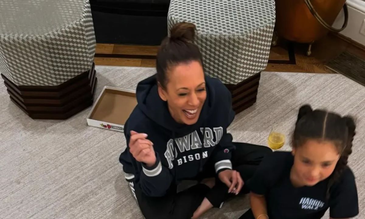 Κάμαλα Χάρις: Πίνει κρασί και παίζει επιτραπέζια με τις κόρες της ανιψιάς της μετά την ήττα από τον Τραμπ