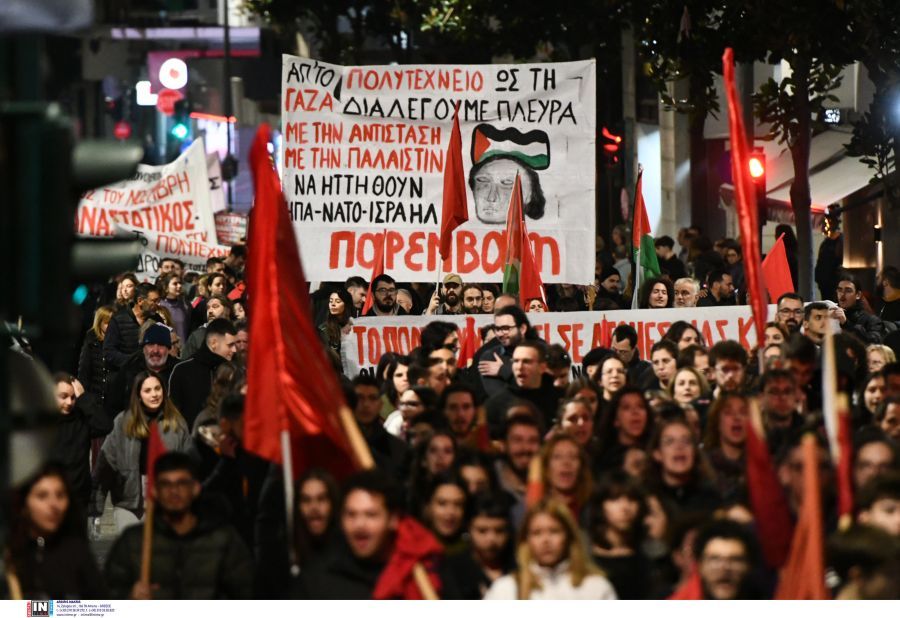 Ολοκληρώθηκε η πορεία για το Πολυτεχνείο – Τουλάχιστον 25.000 άτομα, πάνω από 100 προσαγωγές