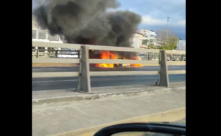 Κηφισός: Βίντεο από το αυτοκίνητο που τυλίχθηκε στις φλόγες