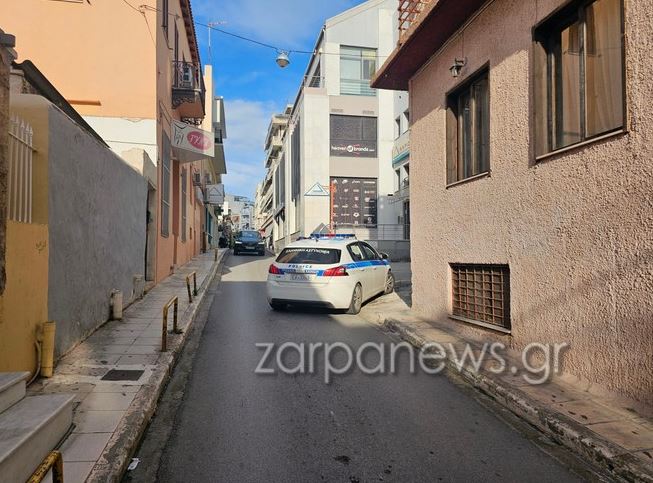 Χανιά: Δύο προσαγωγές έπειτα από διαπληκτισμό στο κέντρο – Απειλούσαν ο ένας τον άλλον με τσεκούρι και σουγιά