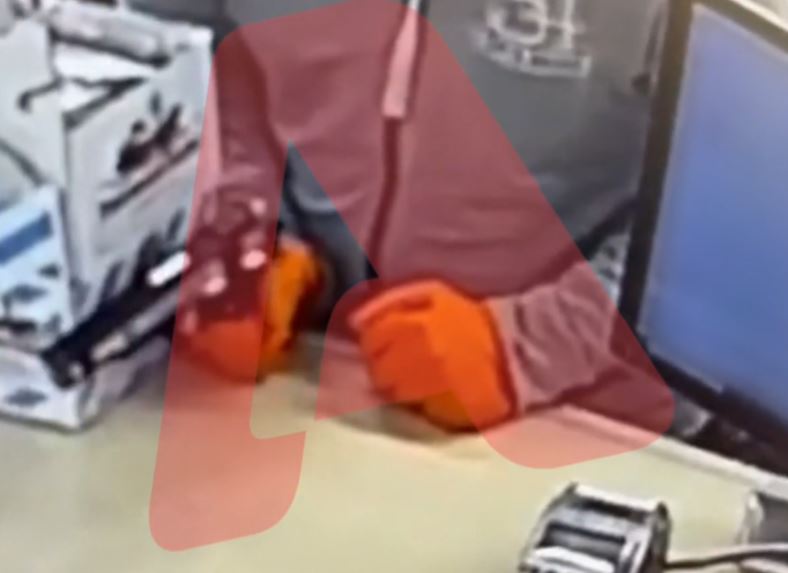 Αττική: Kαρέ-καρέ δύο ένοπλες ληστείες σε φαρμακεία μέσα σε μία ώρα – «Μην μου κάνεις κακό, μην με πειράξεις»