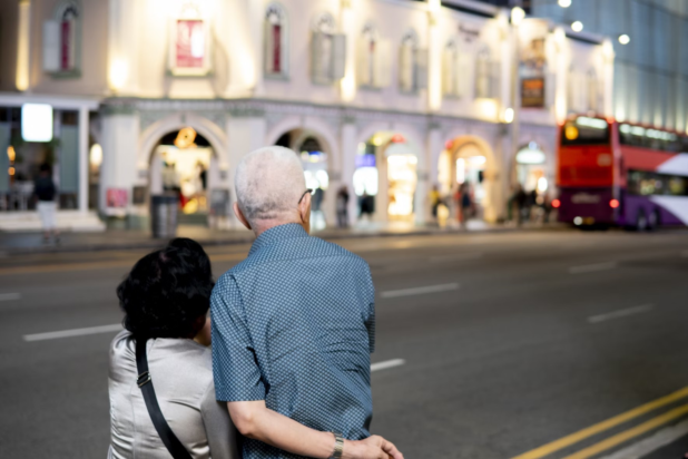 Εάν θέλετε να αποφύγετε τη δυστυχία και τη μοναξιά καθώς μεγαλώνετε, πείτε αντίο σε αυτές τις 7 συμπεριφορές