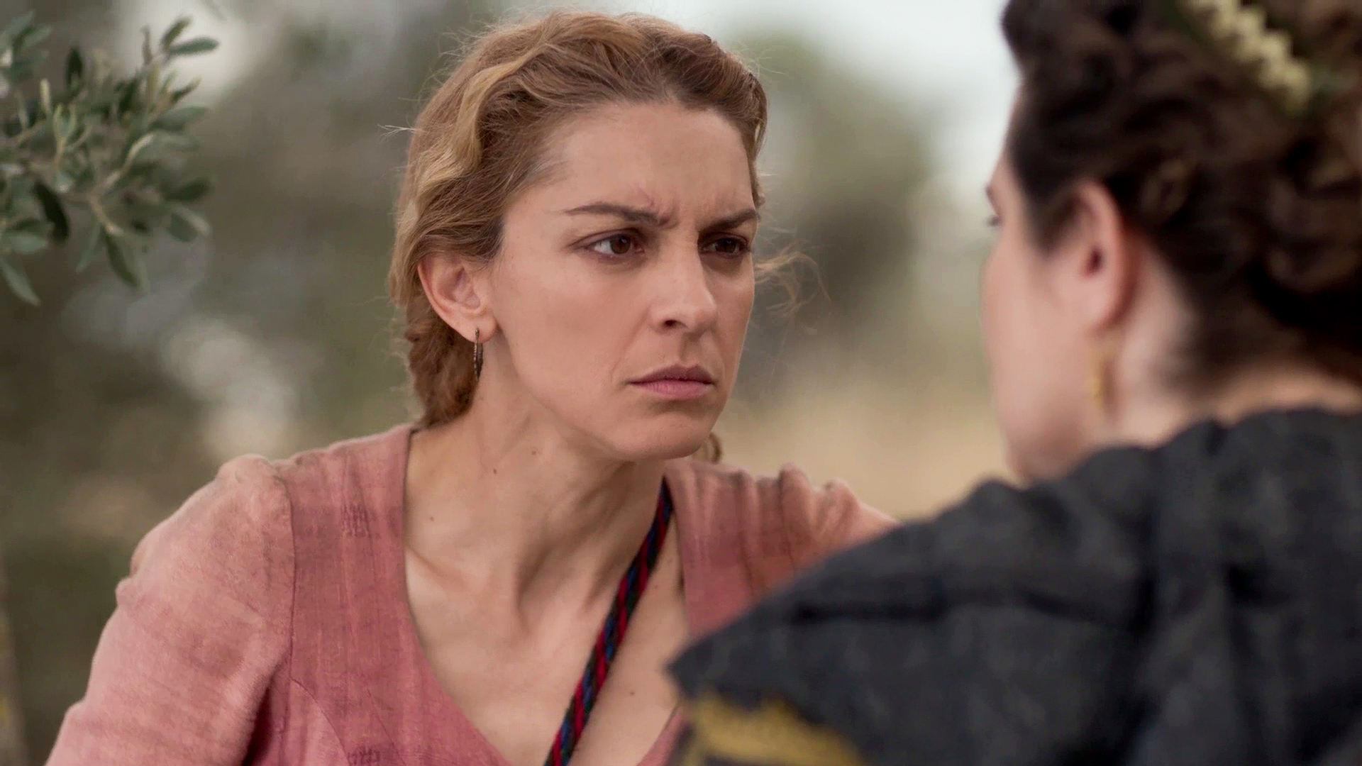 «Η μάγισσα- Φλεγόμενη καρδιά»: Η Λεώνη αποκαλύπτει στην Πανδώρα πώς μπορεί να κατακτήσει τον κρυφό της πόθο