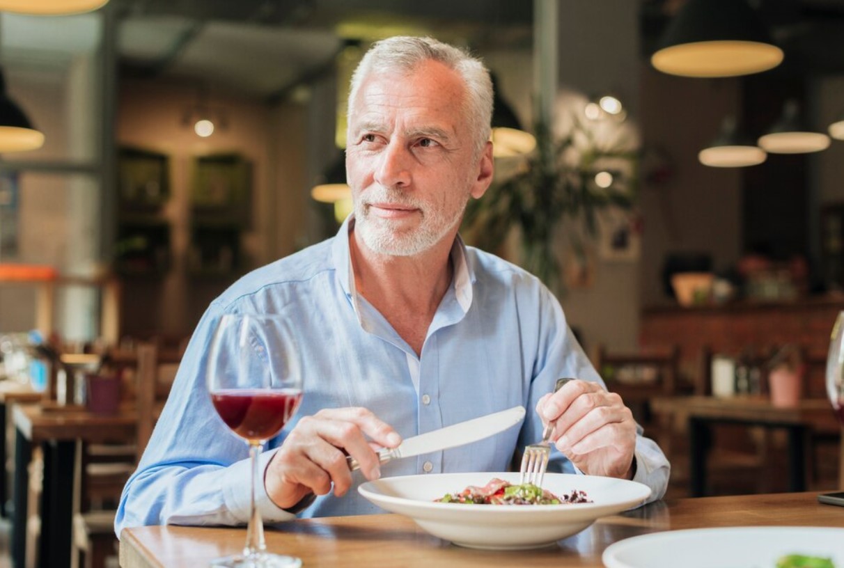 Ο άνδρας της άρχισε ξαφνικά να ξοδεύει 2.500 ευρώ κάθε μήνα – «Είναι περίεργο, φοβάμαι ότι με απατά»