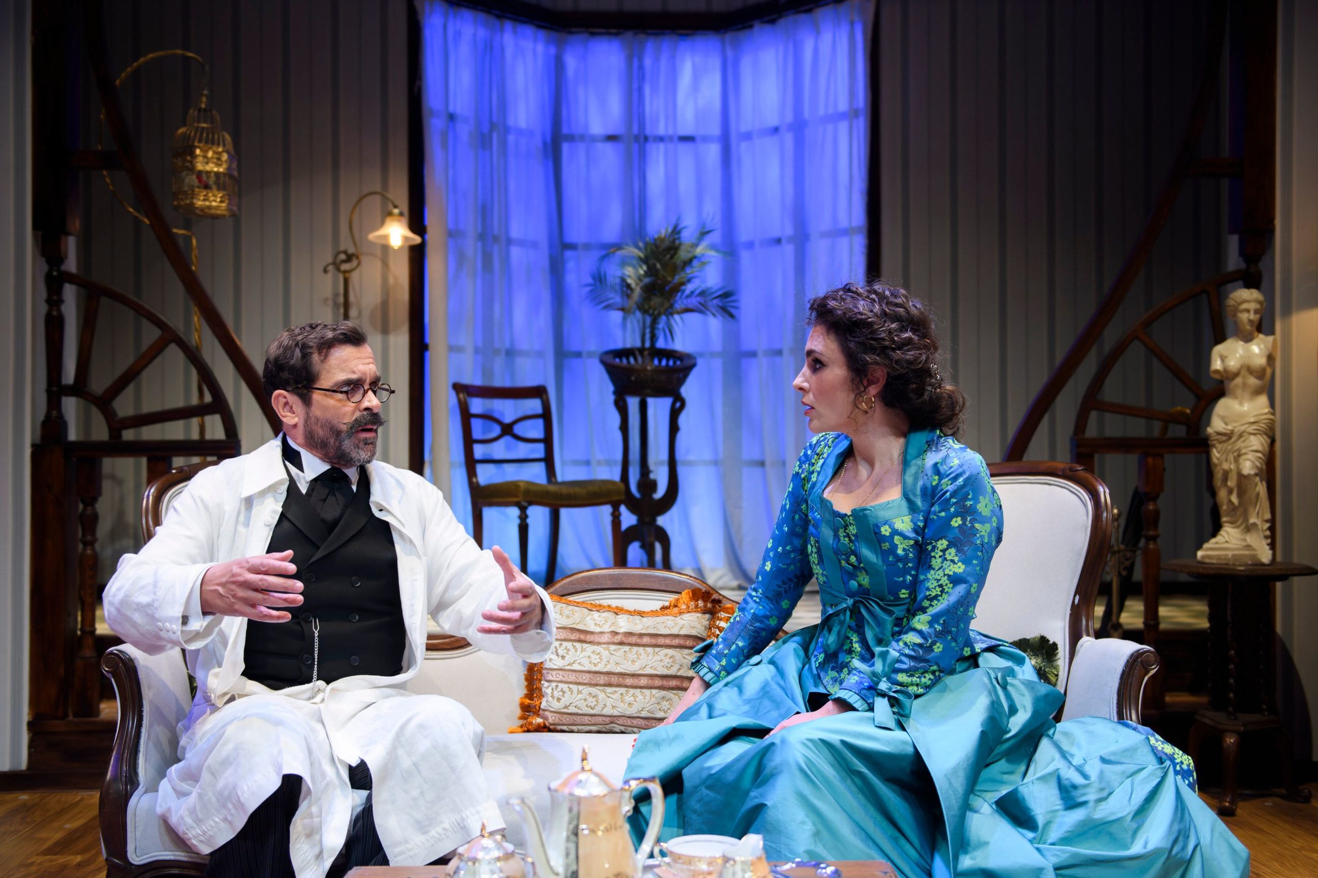 Κωνσταντίνος Μαρκουλάκης: Γιατρός στον Alpha, γιατρός και στη θεατρική σκηνή