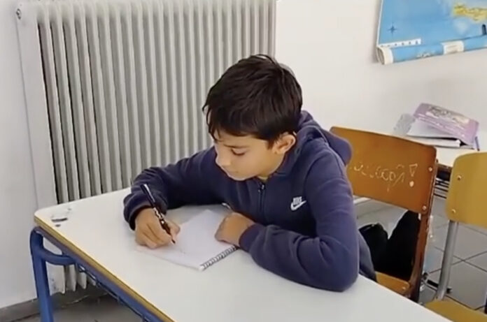 Σκόπελος: Μαθητής βρήκε πορτοφόλι με 1.000 ευρώ και το παρέδωσε στην αστυνομία – «Μπορεί ο κάτοχος να τα είχε ανάγκη»