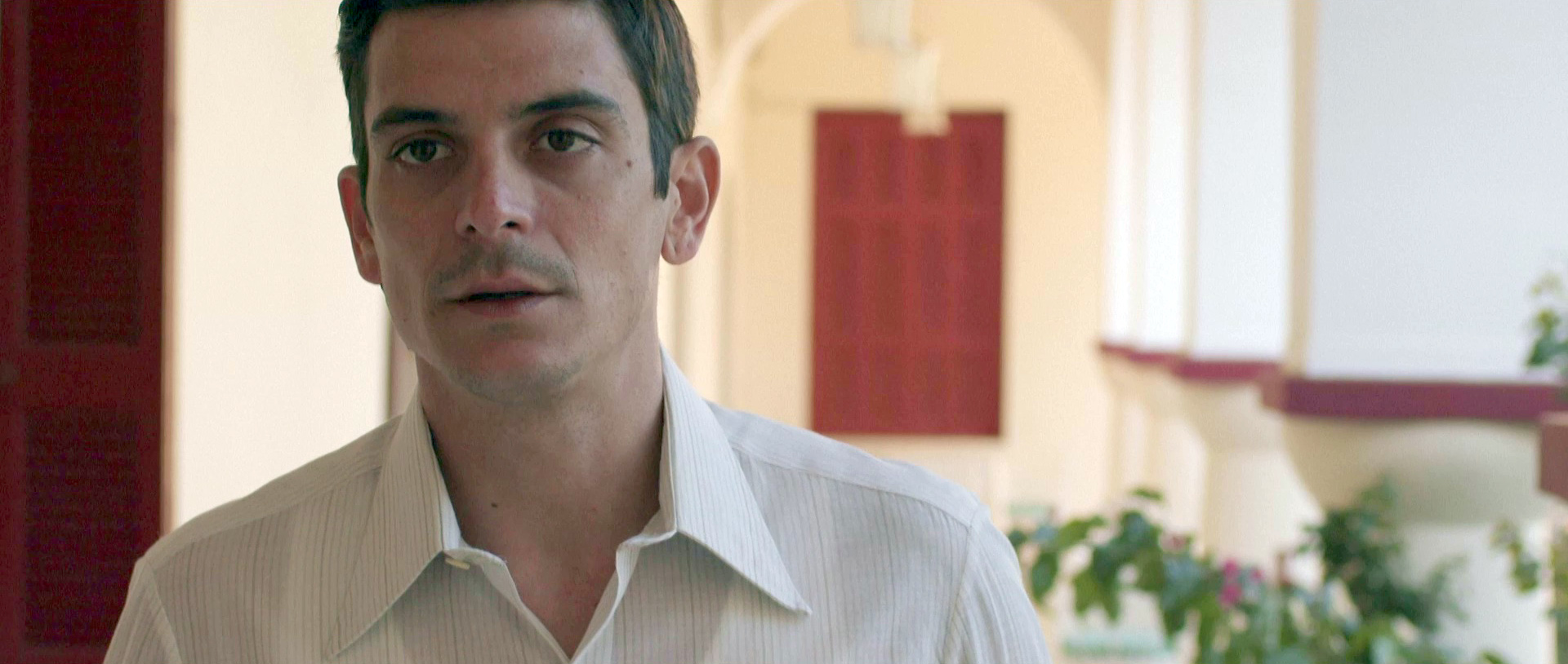 Η παραλία: Η επιστροφή ενός προσώπου από το παρελθόν ανατρέπει τα δεδομένα