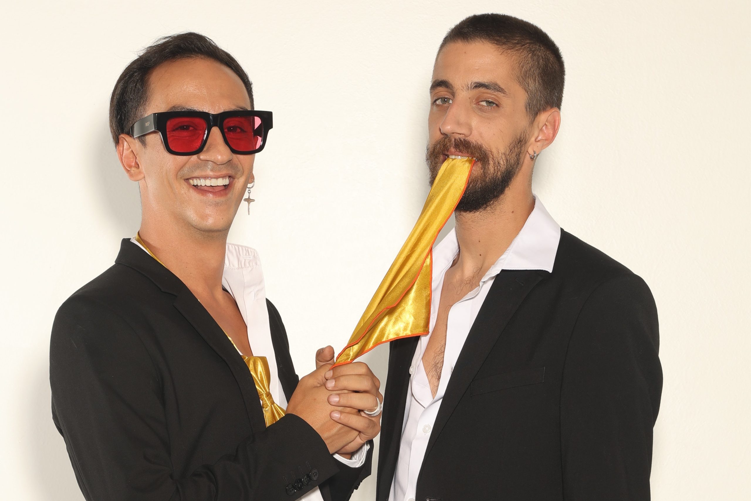 Ο Τόλης Παπαδημητρίου «ξανασερβίρει» τη «Μαύρη Σαμπούκα»