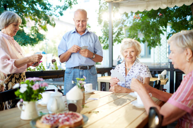 Μακροζωία: Οι άνθρωποι που ζουν μέχρι τα 100 στην Ικαρία ορκίζονται σε μία τροφή