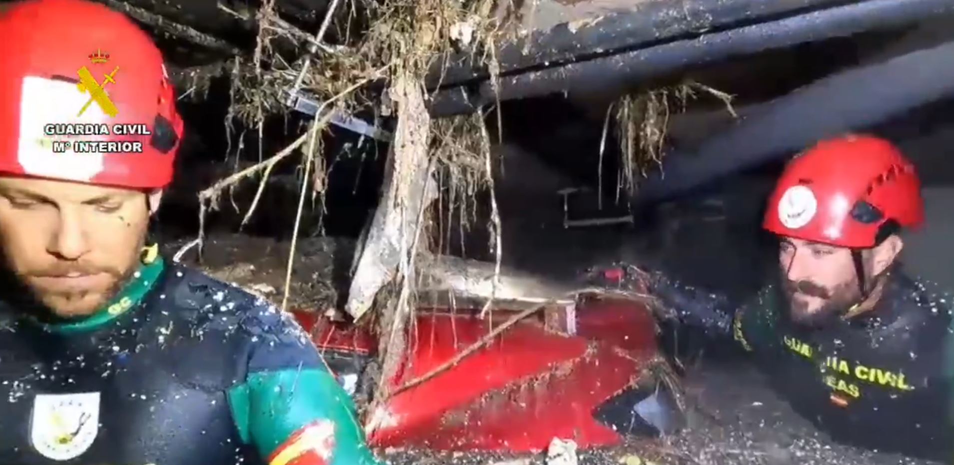 Ισπανία: Διασώθηκε γυναίκα που ήταν παγιδευμένη για 3 μέρες στο αυτοκίνητό της – Σε πλημμυρισμένα υπόγεια οι έρευνες για αγνοούμενους, στους 211 οι νεκροί