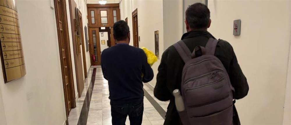 Βουλή: Άδειασε ο ΣΥΡΙΖΑ το γραφείο του αρχηγού της αξιωματικής αντιπολίτευσης – Επιστρέφει το ΠΑΣΟΚ έπειτα από 15 χρόνια