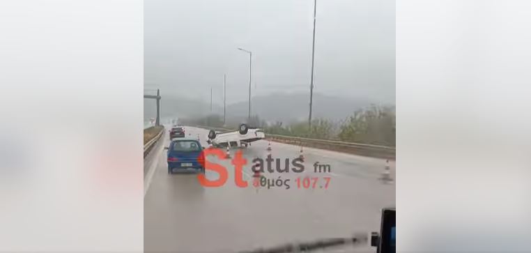 Θεσσαλονίκη: Αγροτικό αυτοκίνητο τούμπαρε στη μέση του δρόμου – Μία τραυματίας – ΒΙΝΤΕΟ