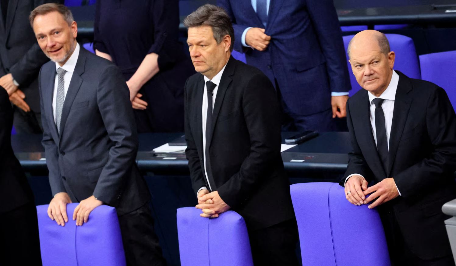 Γερμανία: Πώς η κυβερνητική τριπλέτα «κόλλησε» και το «Φανάρι» έσπασε – Τι χρειάζεται η χώρα για να προχωρήσει – Ανάλυση του Guardian