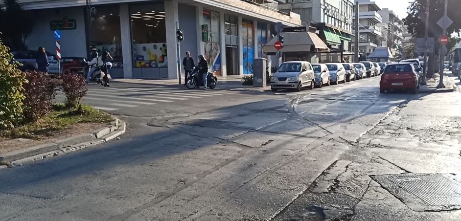 Tροχαίο στον Χολαργό: «Δεν πέρασε με κόκκινο» λέει ο πατέρας της οδηγού – Σε κρίσιμη κατάσταση νοσηλεύεται ο 12χρονος 