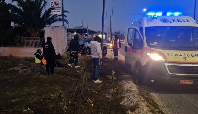 Λεωφόρος Πόρτο Ράφτη: Αυτοκίνητο συγκρούστηκε με απορριμματοφόρο – Τραυματίστηκαν δύο εργαζόμενοι – ΦΩΤΟ