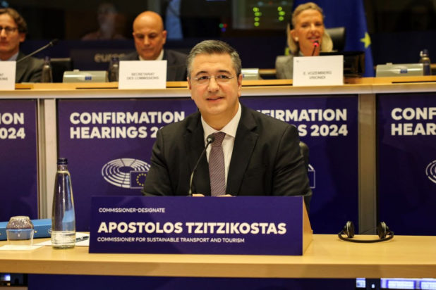 Απόστολος Τζιτζικώστας