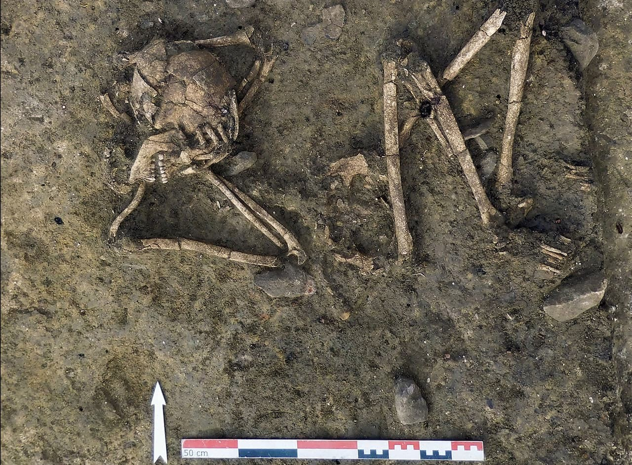 Αρχαιολόγοι στη νότια Γαλλία, έφεραν στο φως έναν τύμβο της Ύστερης Νεολιθικής Εποχής. Φωτογραφία: R. Marsac