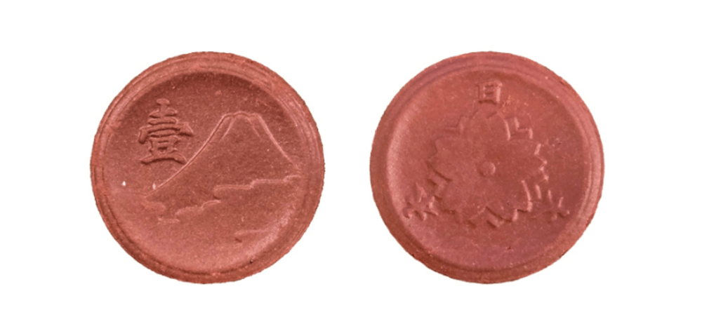 Τα κεραμικά νομίσματα κατασκευάστηκαν, στην διάρκεια του πολέμου, επειδή το μέταλλο χρειαζόταν για την κατασκευή όπλων.