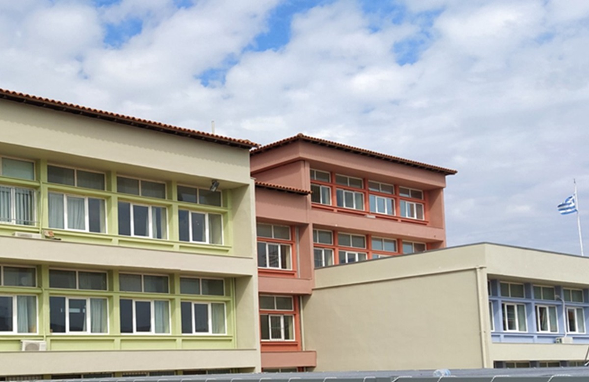 Χαλκιδική: Ρωγμές στο γυμνάσιο Κασσάνδρας μετά τον ισχυρό σεισμό – Μηχανικοί ελέγχουν το κτίριο