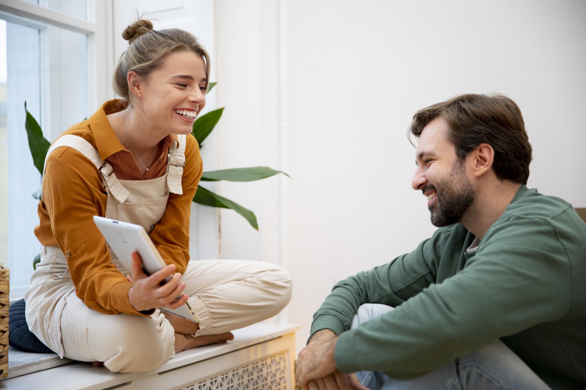 Εάν μία γυναίκα χρησιμοποιεί αυτές τις 8 φράσεις, σας βρίσκει ελκυστικό αλλά προσπαθεί να μην το δείξει