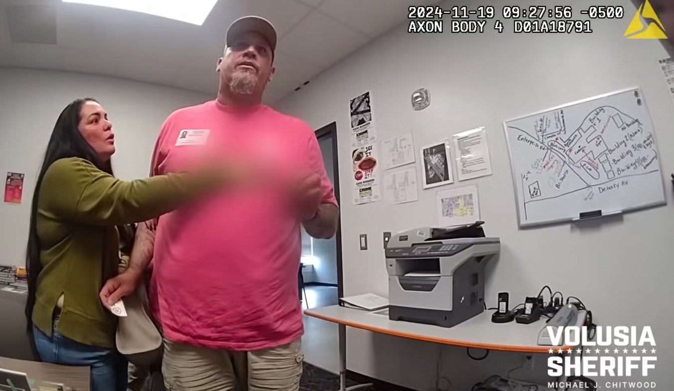 Βίντεο: Γονείς επιτέθηκαν σε φύλακα σχολείου επειδή τιμώρησε τον γιο τους