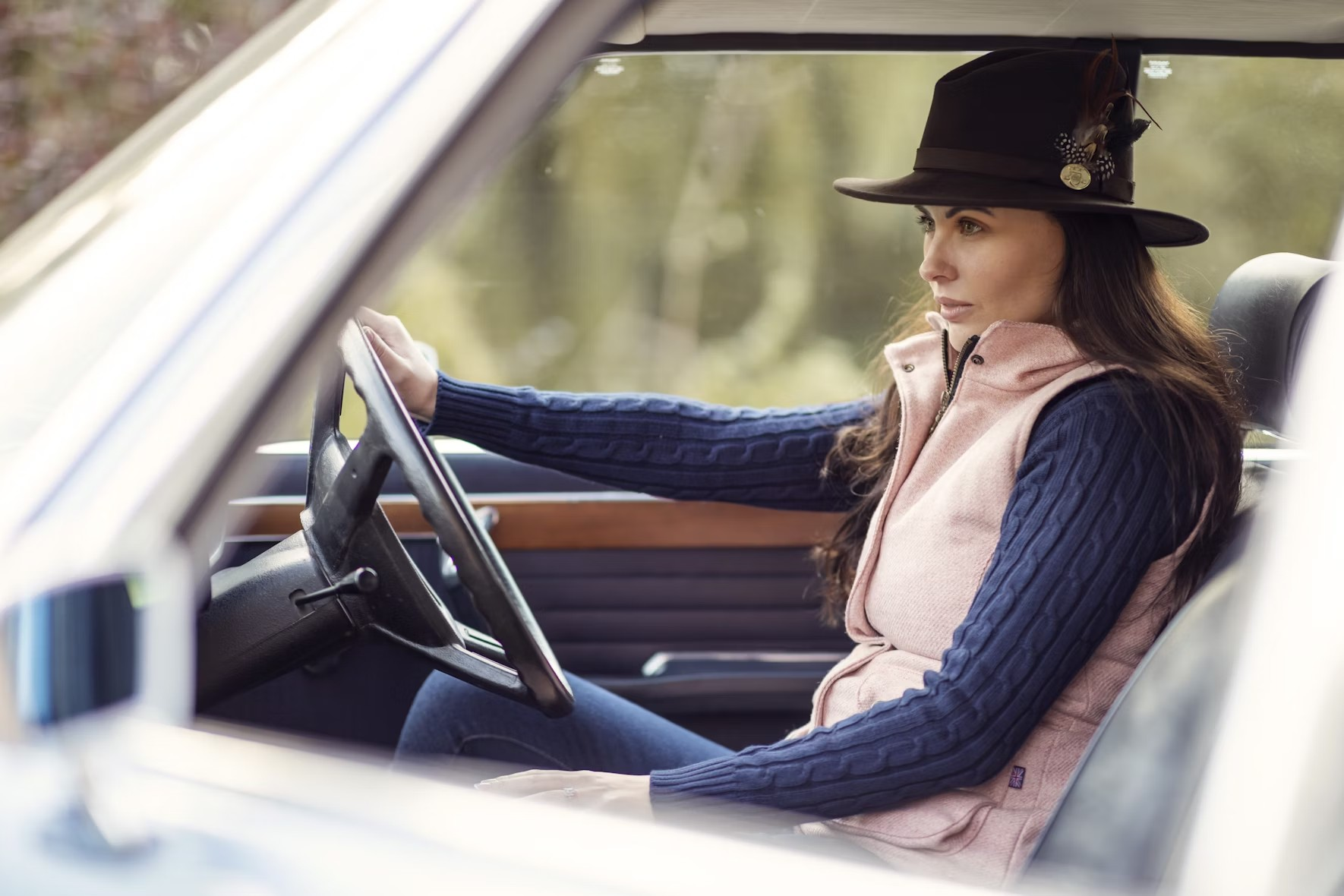 Φοβάται ότι ο άνδρας της την απατά – «Αυτό που ανακάλυψα στο αυτοκίνητό του με τρομοκράτησε»