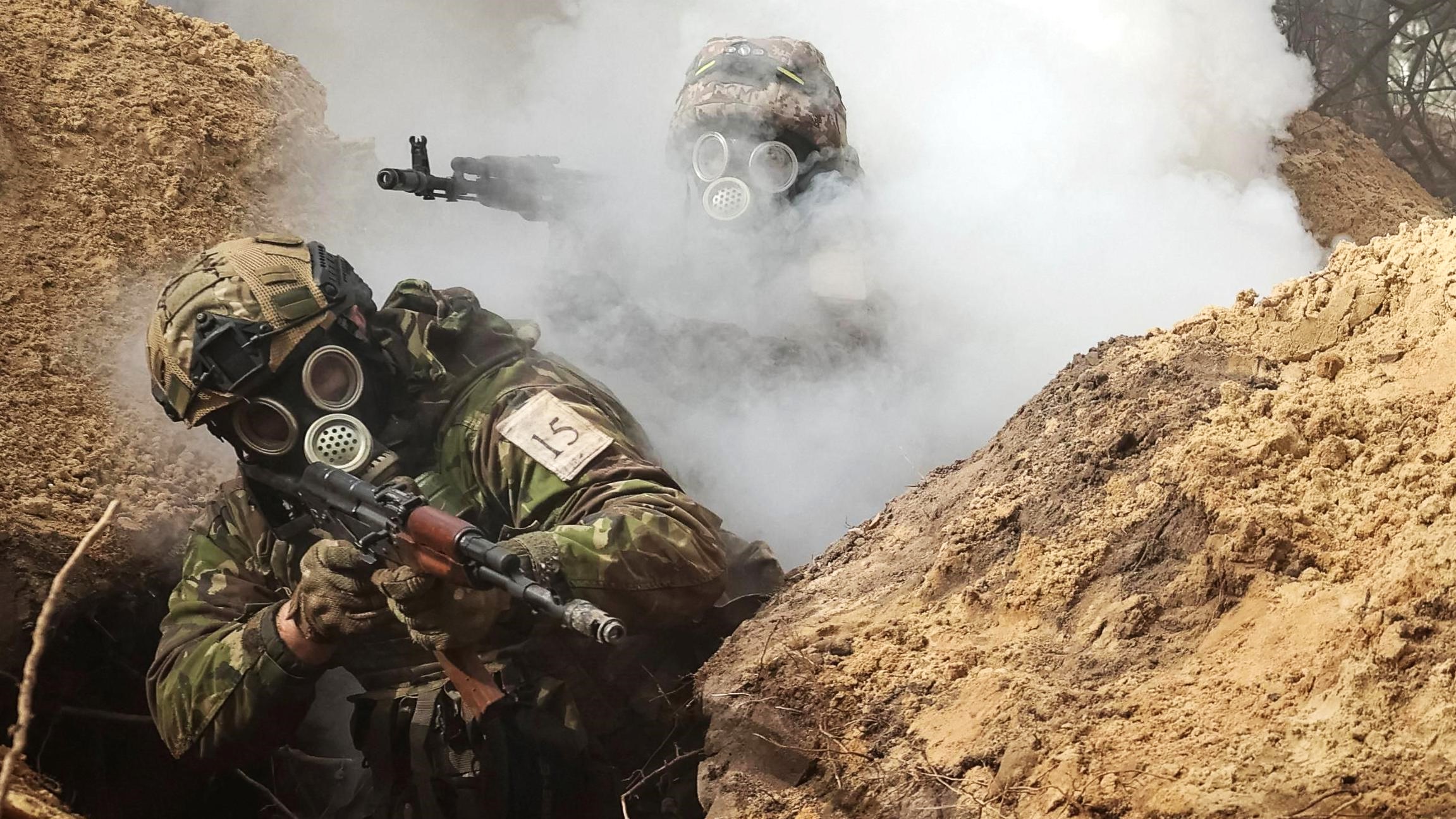 Reuters: Οι Ρώσοι ολιγάρχες που τροφοδοτούν την πολεμική μηχανή της Μόσχας – Πώς τα εργοστάσια χημικών τους συνδέονται με τον πόλεμο στην Ουκρανία