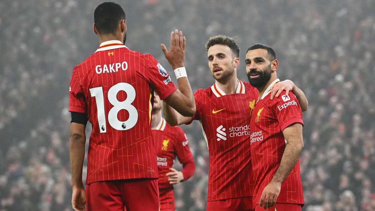 Premier League: Στο +7 η Λίβερπουλ, ήττα της Γιουνάιντεντ στην πρεμιέρα του Βίτορ Περέιρα στον πάγκο της Γουλβς