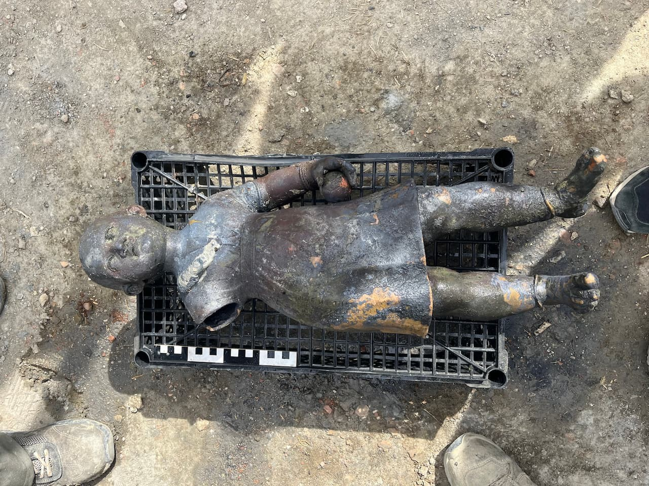 Χάλκινο άγαλμα ενός παιδιού με μια τελετουργική σφαίρα. Φωτογραφία: Υπουργείο Πολιτισμού της Ιταλίας