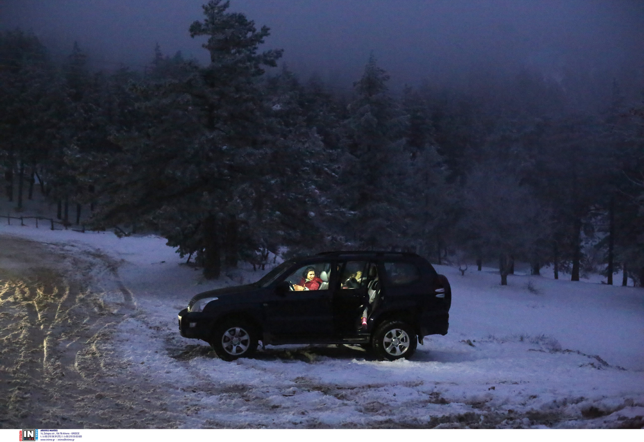 Διακοπή κυκλοφορίας στη Λεωφόρο Πάρνηθος από το ύψος του τελεφερίκ λόγω χιονόπτωσης