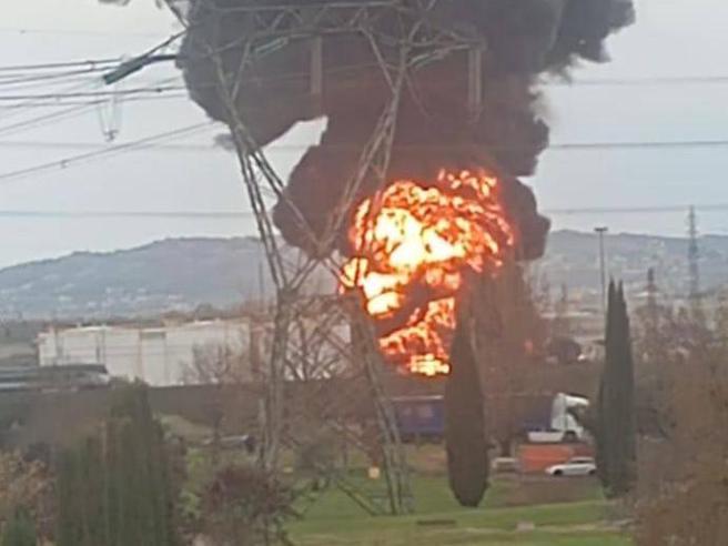 Φλωρεντία: 2 νεκροί, 8 τραυματίες και 4 αγνοούμενοι από την έκρηξη – Συγκλονιστικά βίντεο