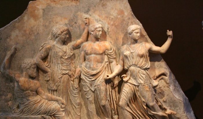 ο Δίας και η Απολλώνια Τριάδα