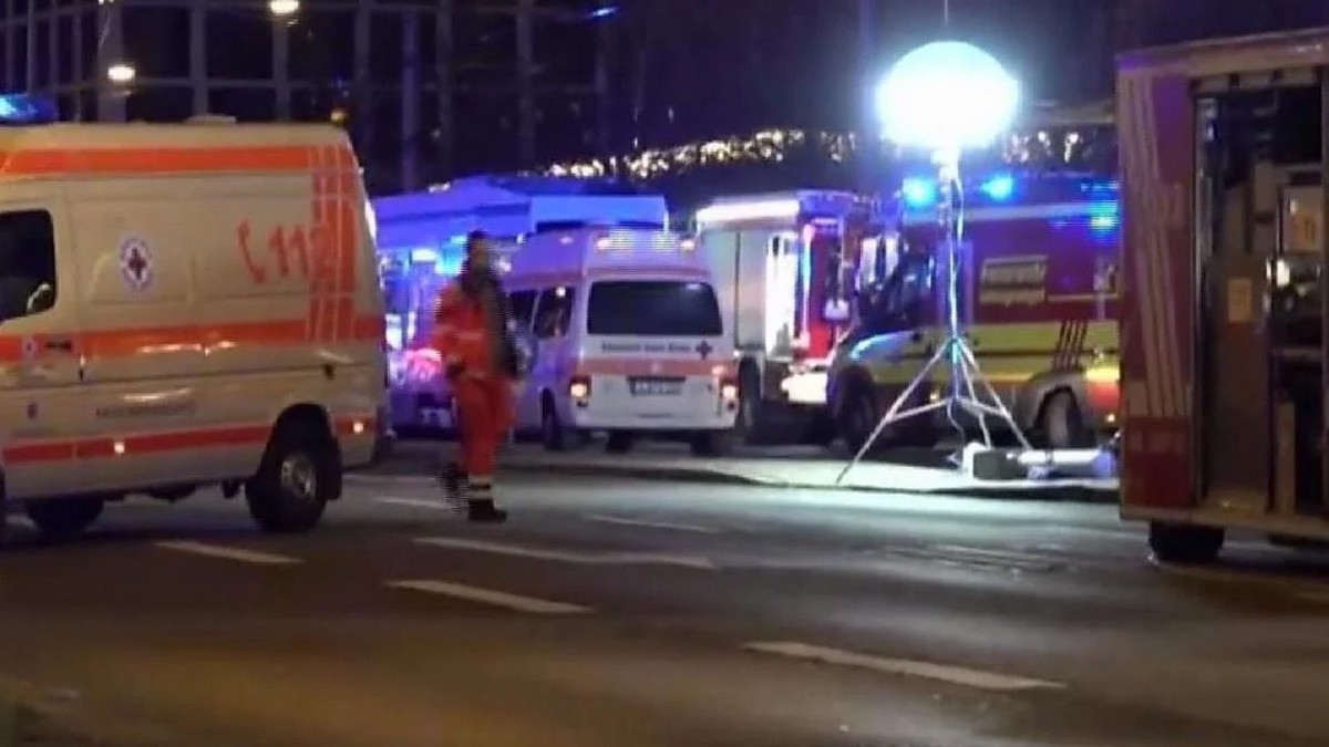 Επίθεση σε χριστουγεννιάτικη αγορά στην Γερμανία: Γιατρός ο δράστης – Τουλάχιστον δύο νεκροί, ανάμεσά τους ένα παιδί