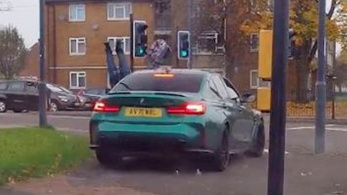 Βίντεο-σοκ: Αστυνομική καταδίωξη παραλίγο να καταλήξει σε τραγωδία – Η στιγμή που αυτοκίνητο εκσφενδονίζει έναν πεζό στον αέρα