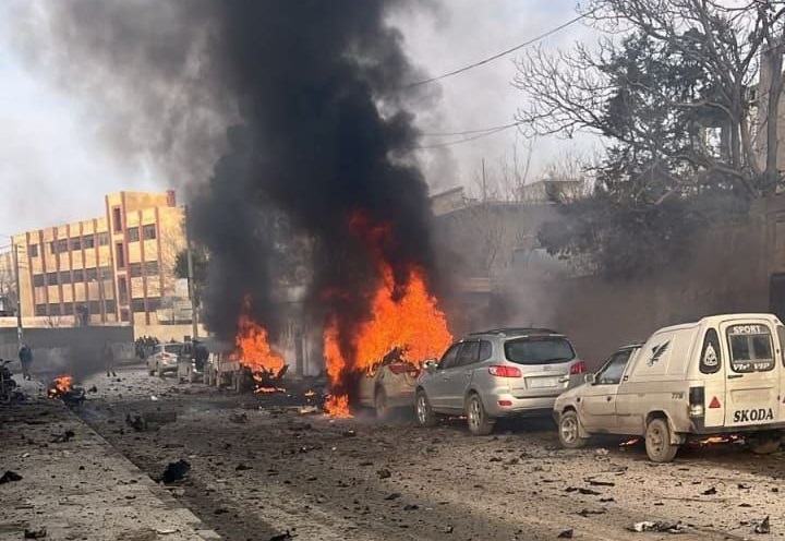 Συρία: Δύο νεκροί και τέσσερις τραυματίες από έκρηξη παγιδευμένου αυτοκινήτου στη Μάνμπιτζ – ΦΩΤΟ και ΒΙΝΤΕΟ