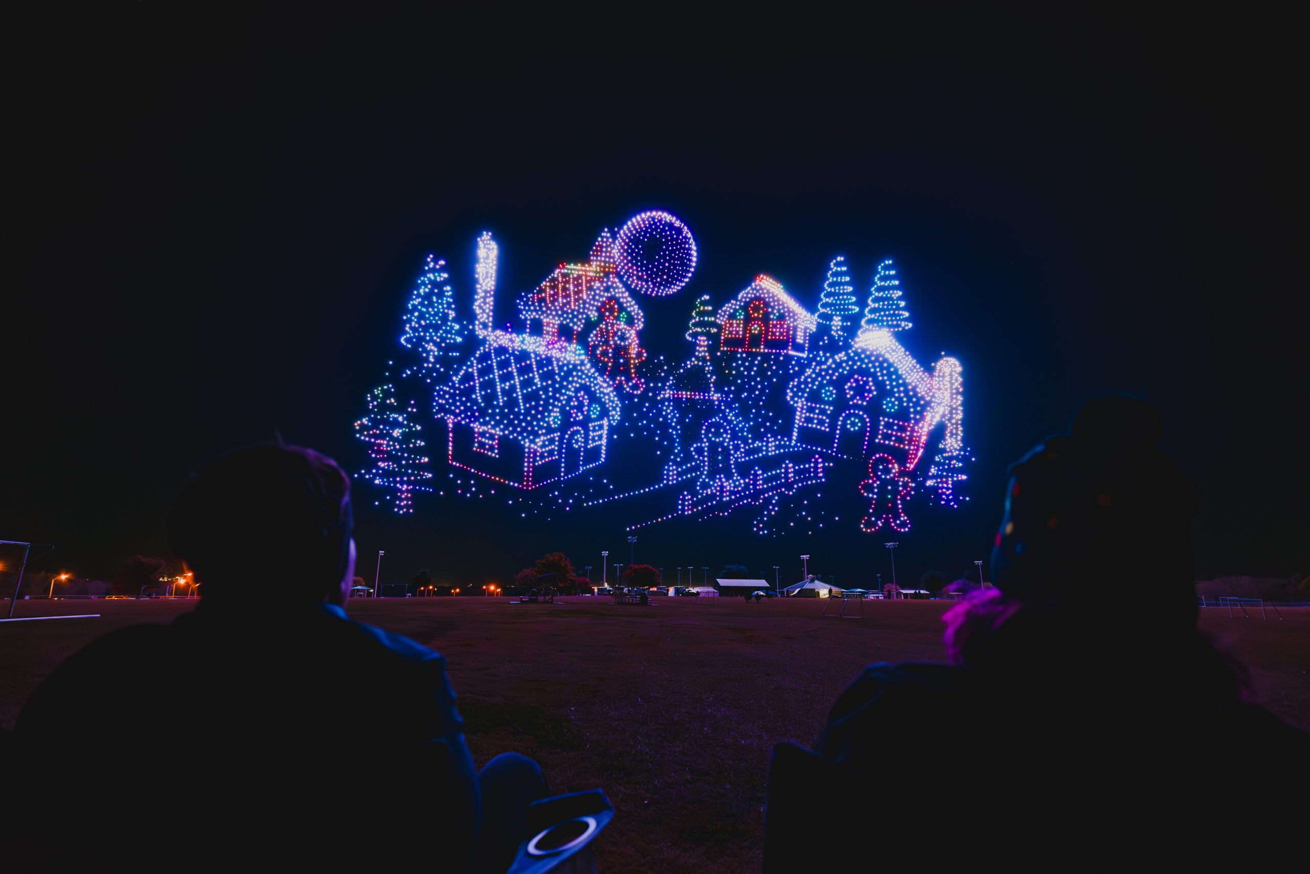 Ρεκόρ Γκίνες: Νυχτερινό υπερθέαμα με σχεδόν 5.000 drones κατέρριψε παγκόσμιο «χριστουγεννιάτικο» ρεκόρ – Δείτε το εντυπωσιακό βίντεο